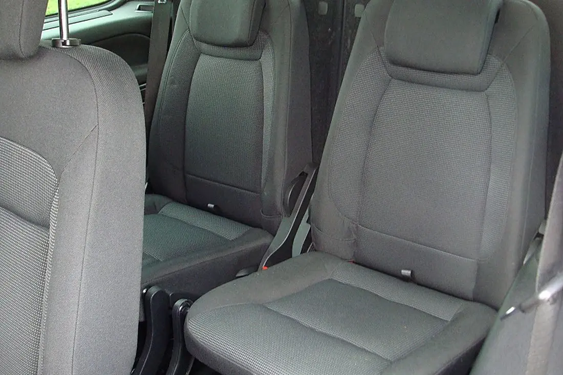 Sièges individuels du deuxième rang d'un Ford Galaxy